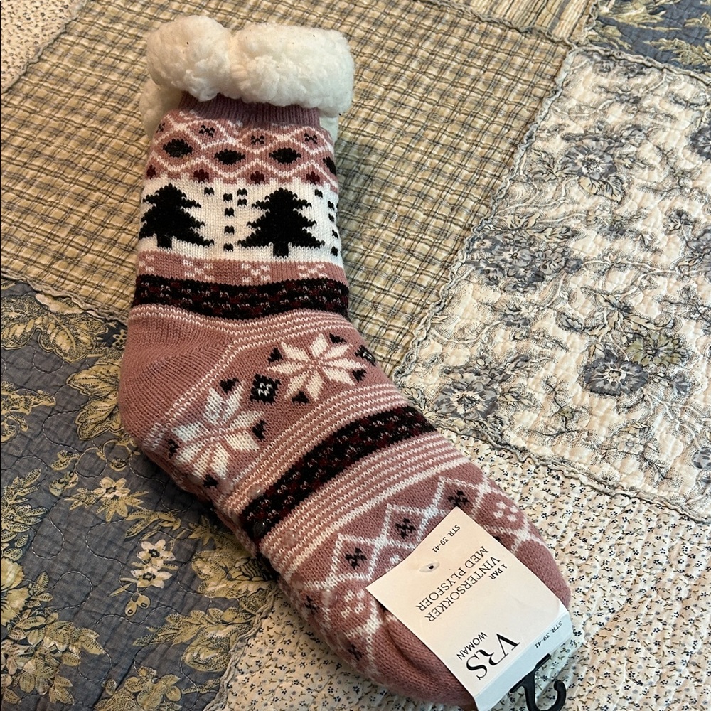 Cozy Pink Patterned Socks